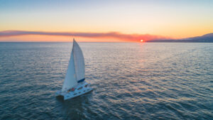 SunSet- Puerto-Vallarta- Velero- en- Bahía- de-Banderas